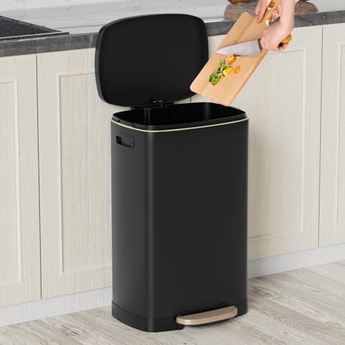 13 Gallon Trash Can with Lid (Black)