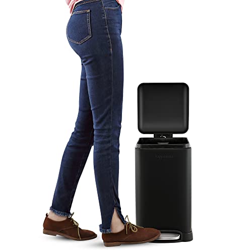 Betty Retro Mini 3.2 Gal Step Trash Can (Black)