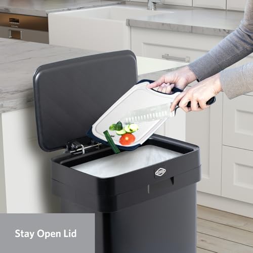 13 Gallon Trash Can (Black Step)