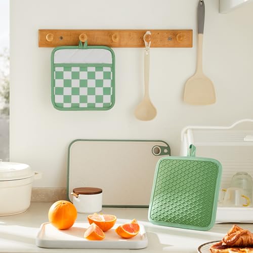 Sage Green Checkered Pot Holder (Sage Green)