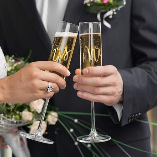 Mr and Mrs Champagne Flutes Set of 2 (Mr & Mrs（Brown） / Set of 2（Wooden box）)