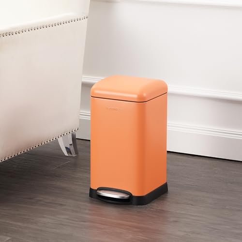 Betty Retro Mini 3.2 Gal Step Trash Can (Carrot Cake)