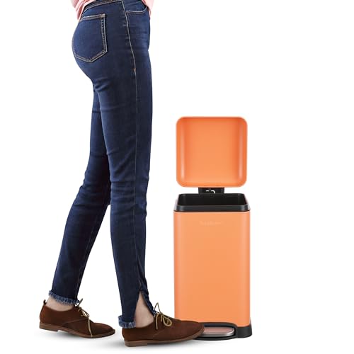 Betty Retro Mini 3.2 Gal Step Trash Can (Carrot Cake)