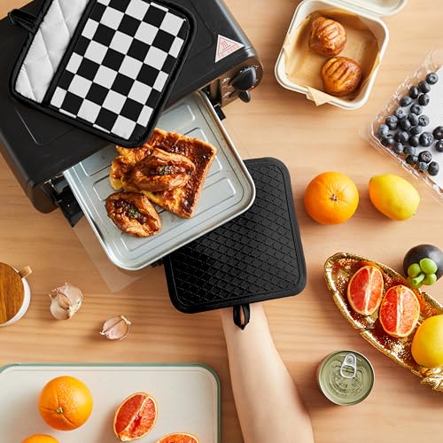Checkered Pot Holder (Black and White)