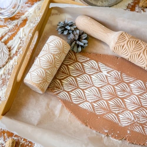 Embossed Wooden Rolling Pin Darker 3D Flower Rattan 35cm Rolling Pin for Thanksgiving Baking Biscuits DIY Kitchen Tool Baking Accessories Homemade Bakery Pastry Cookie Fondant Dough Pizza (dark grey)