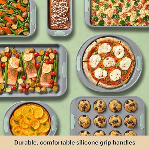 8 Piece Metal Bakeware Set with Heatsafe Silicone Handles (8 Piece Set / Sage)